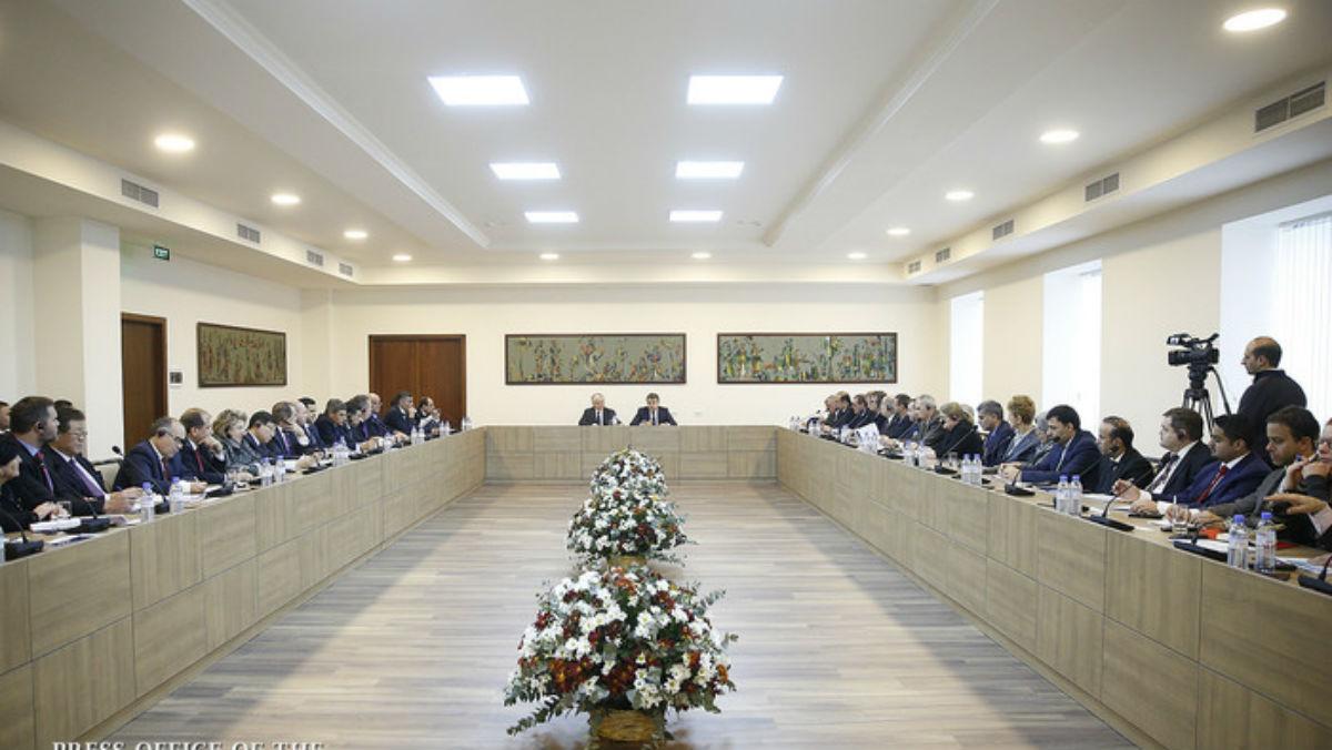 Վարչապետը հանդիպել է դիվանագիտական կորպուսի ներկայացուցիչների հետ