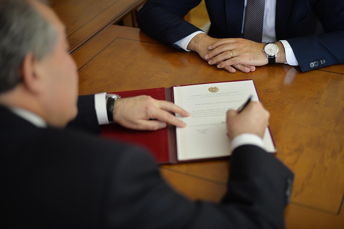 Արմեն Սարգսյանը հրամանագիր է ստորագրել արտահերթ ընտրություն նշանակելու մասին