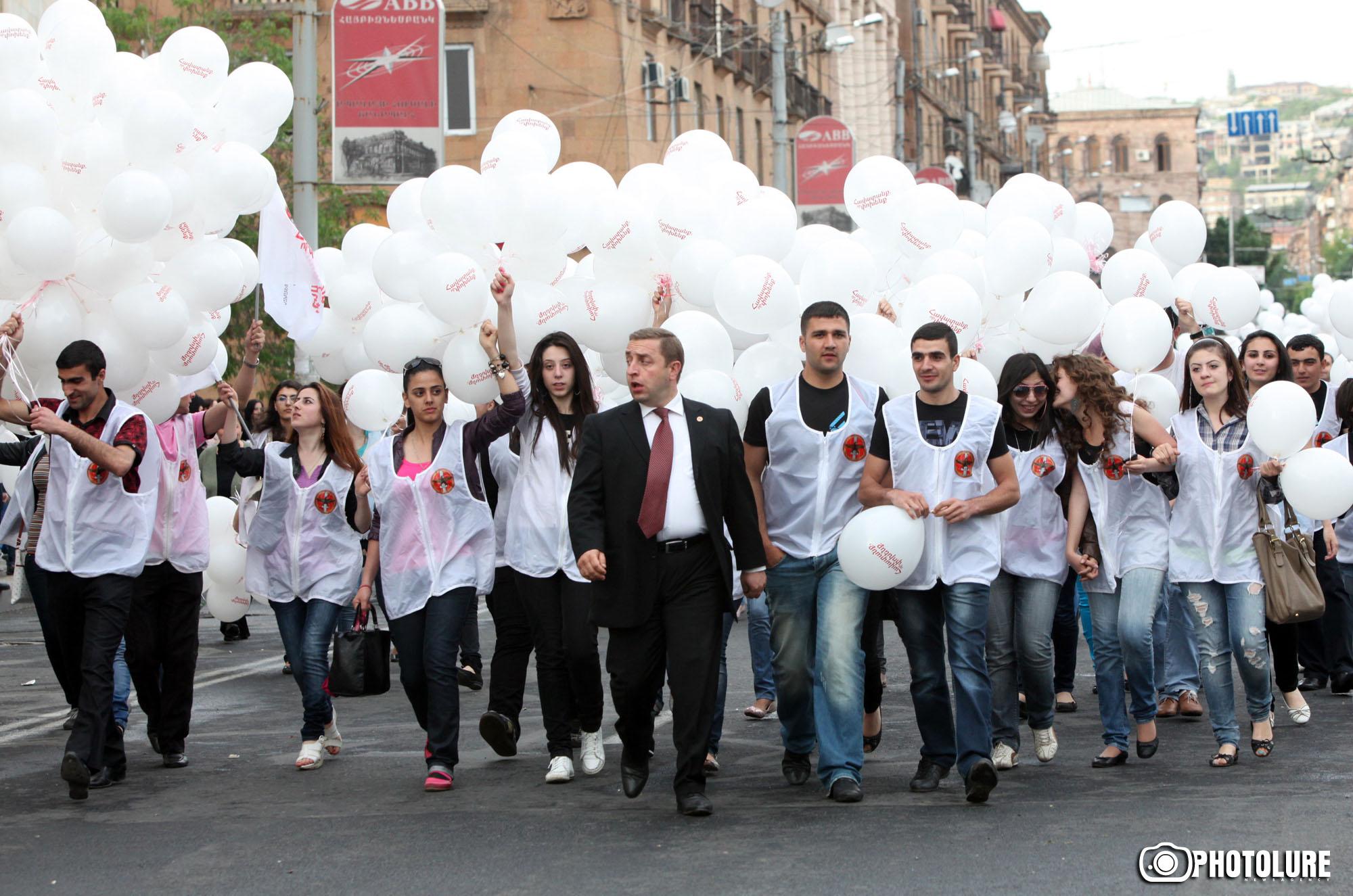 Հայաստանի երիտասարդական հիմնադրամ. բուհերի մակաբույծը