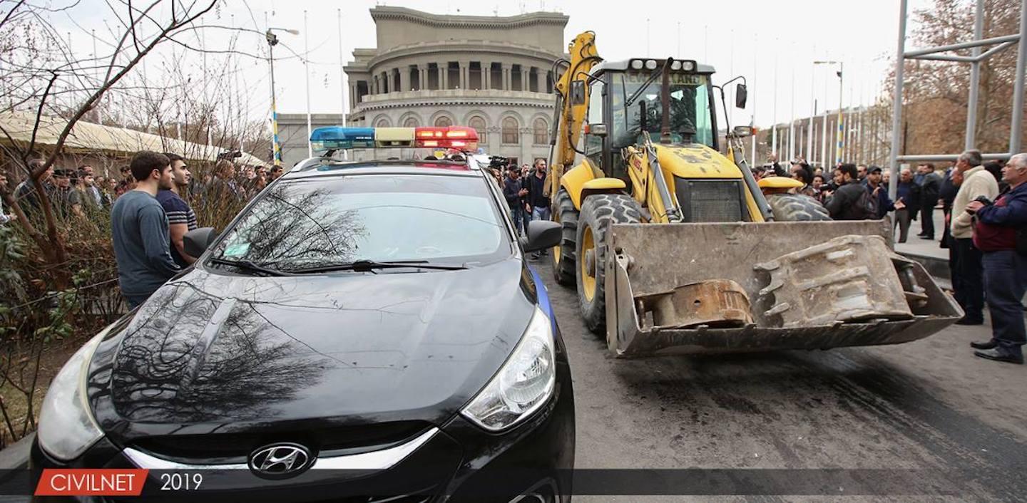 Amid Protests, City Dismantles Cafes Near Opera House