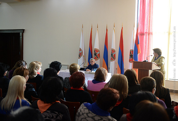 Սերժ Սարգսյանը հանդիպել է ՀՀԿ կանանց խորհրդի անդամների հետ