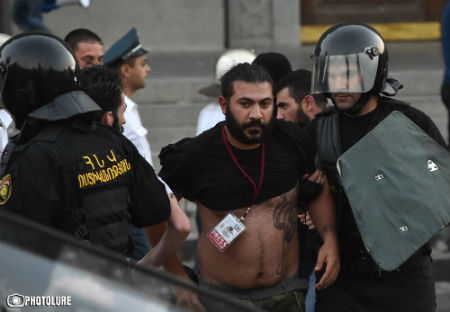 Հիմնավորվել է՝ ոստիկանները Բաղրամյանում խոչընդոտել են լրագրողների աշխատանքին, վնասել տեխնիկան․ ՀՔԾ