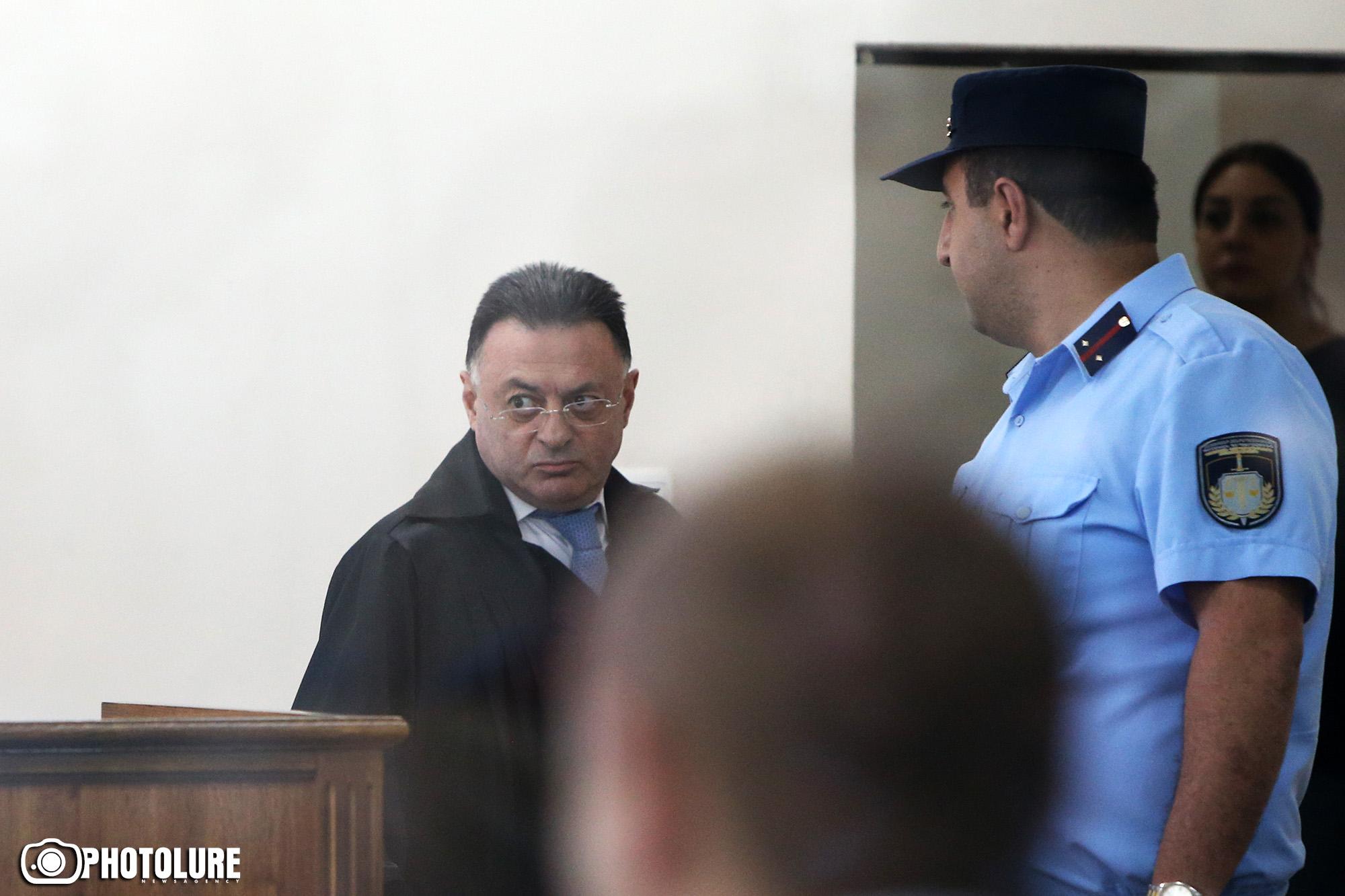 Խուզարկել են դատավորի աշխատասենյակը, որը կալանքից ազատել էր Քոչարյանին