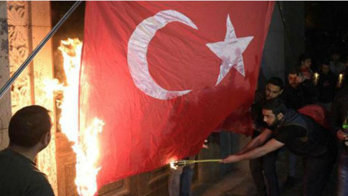 Թուրքիայում վրդովված են թուրքական դրոշի այրմամբ և Թրամփի ուղերձով. ԱԳՆ հայտարարությունները