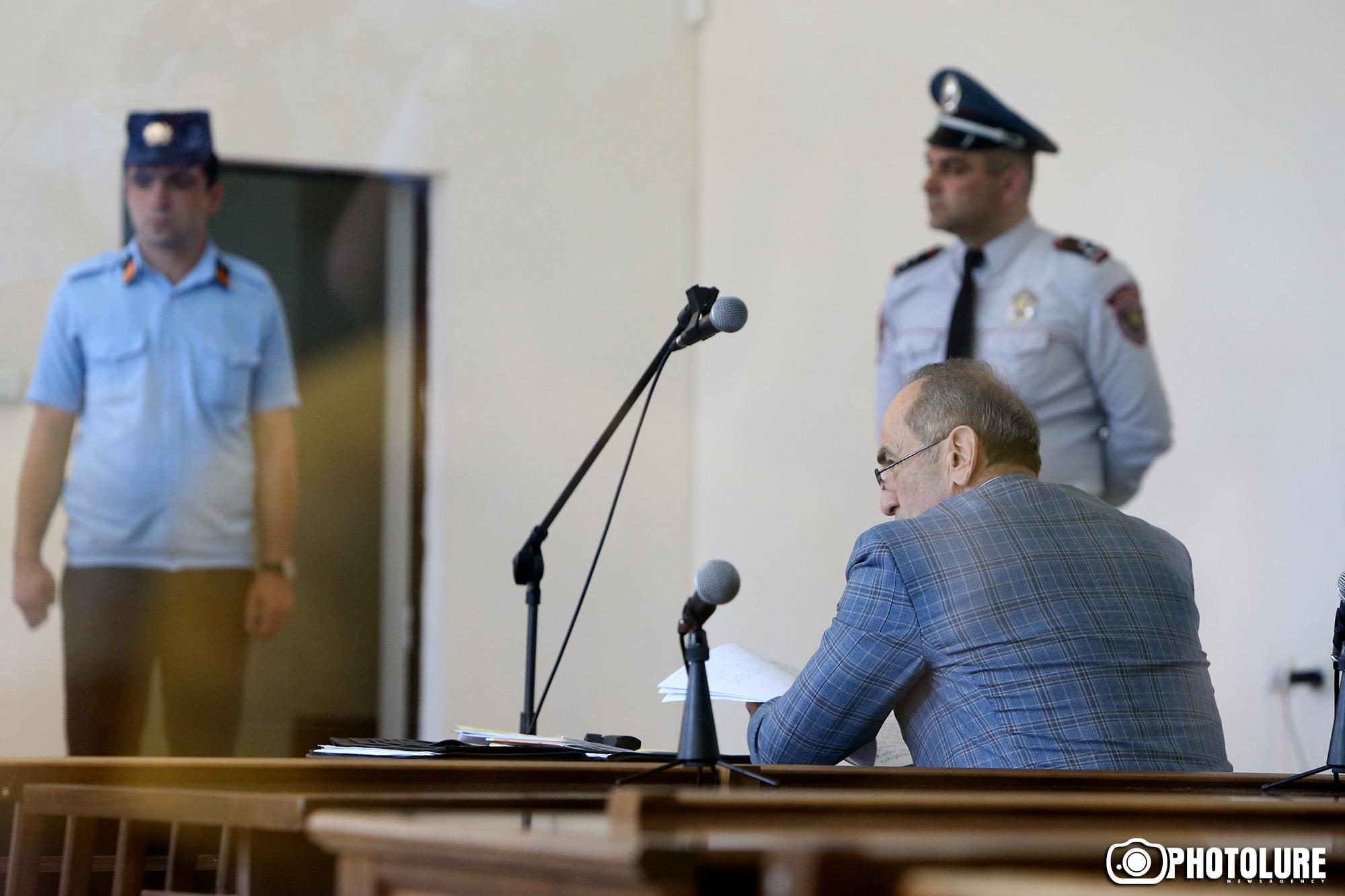 Պաշտպանները միջնորդել են գրավի դիմաց ազատել Ռոբերտ Քոչարյանին