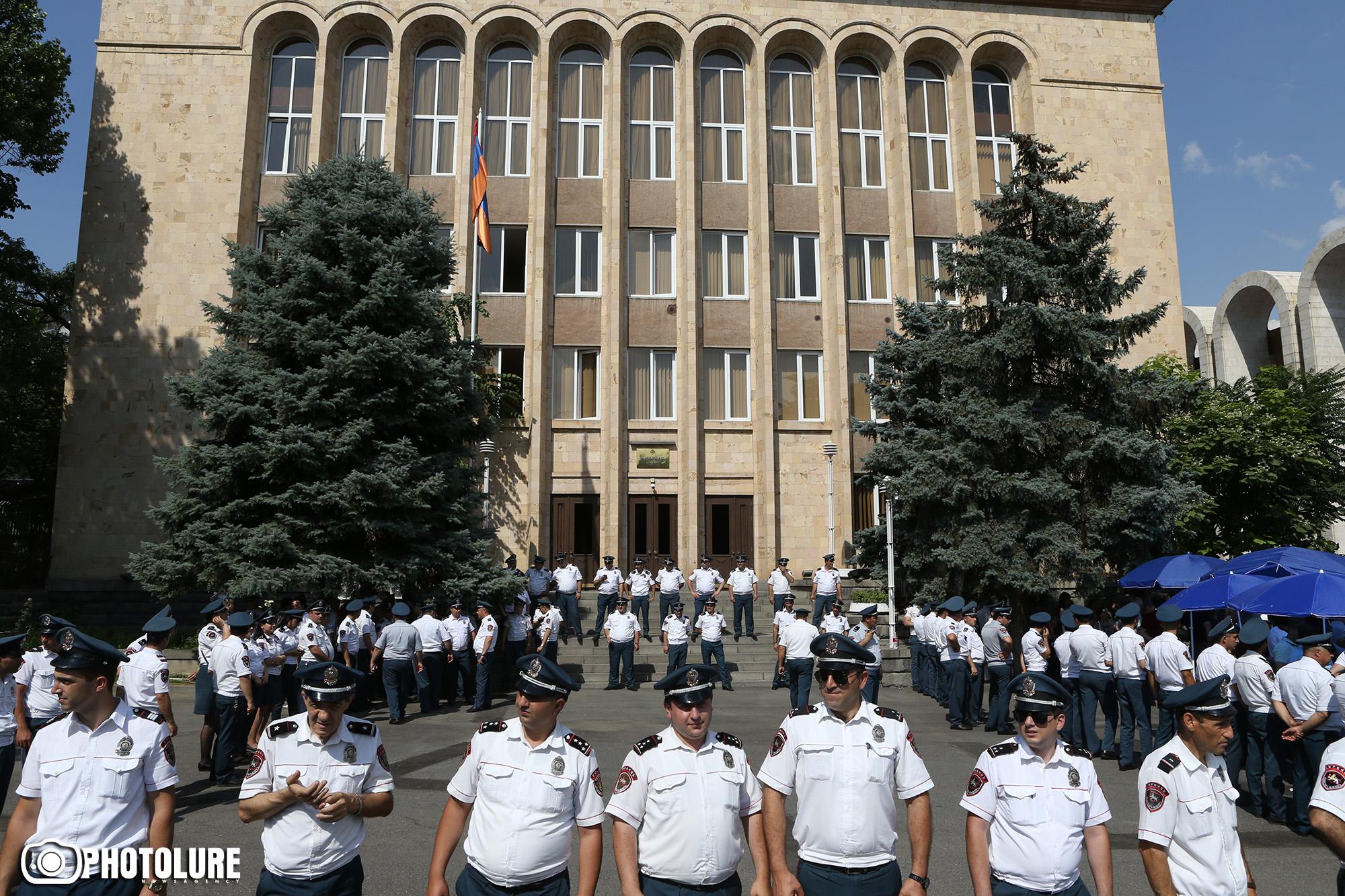 Campaign Kicks Off for Armenia’s Constitutional Court Referendum