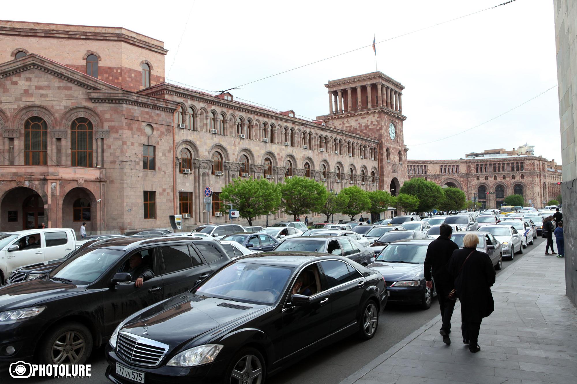 Armenia’s Car Imports Triple, Bringing Revenue and Traffic Jams