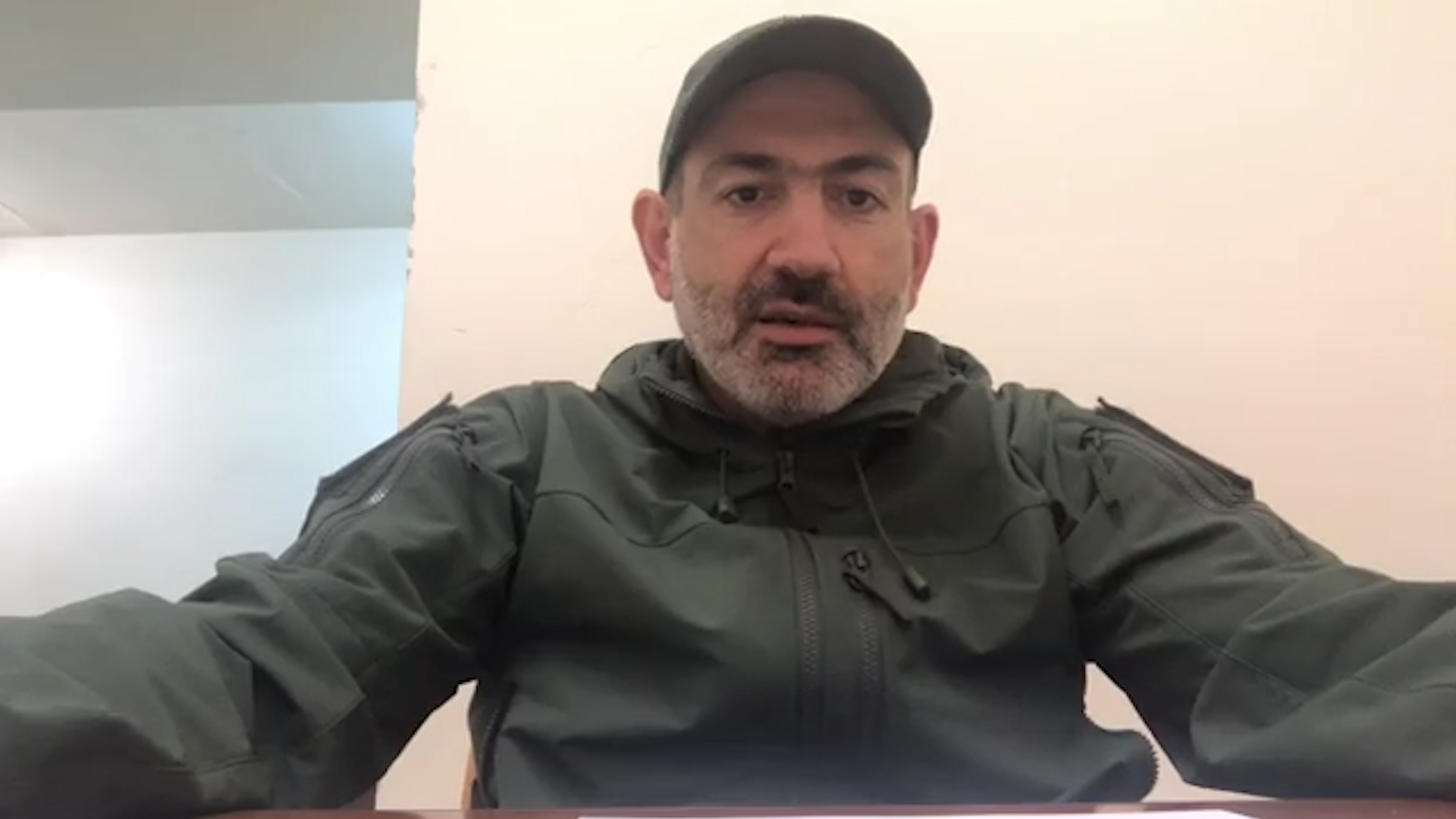 “The Homeland Needs You,” Pashinyan Calls on Recent Military Servicemen to Re-Enlist in the Army