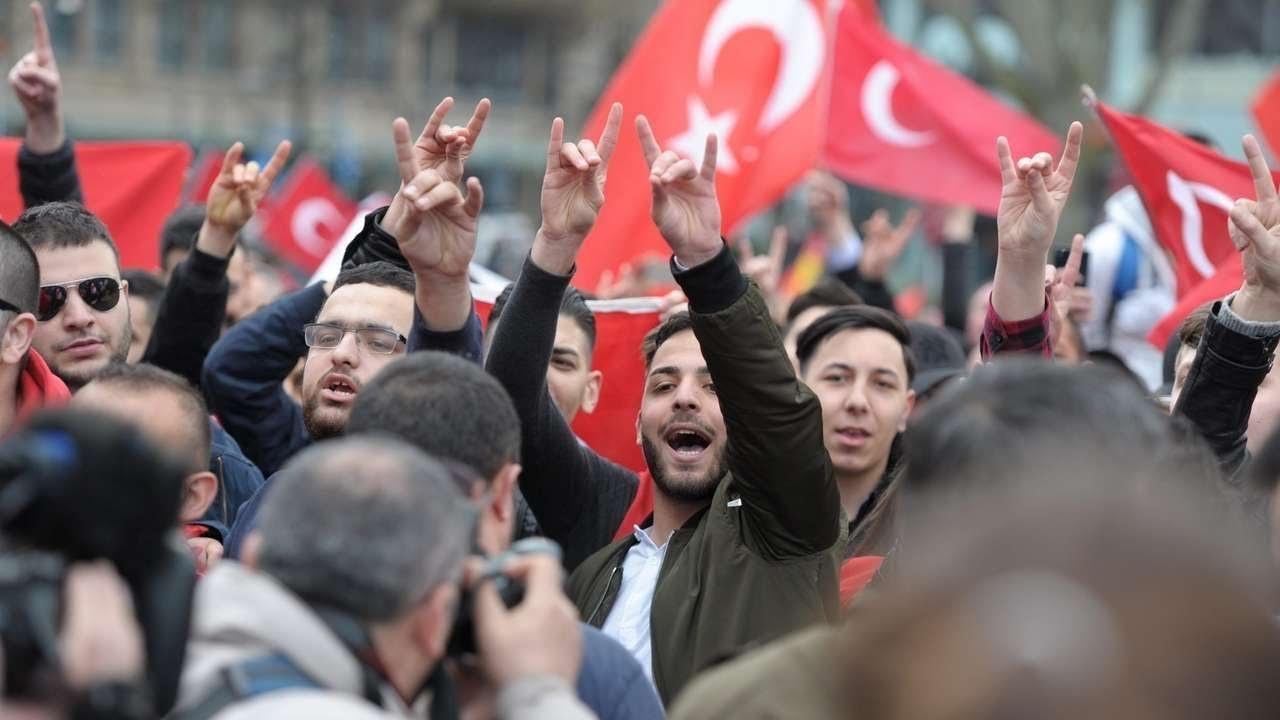 France to Ban Turkish Ultra-Nationalist Grey Wolves Group