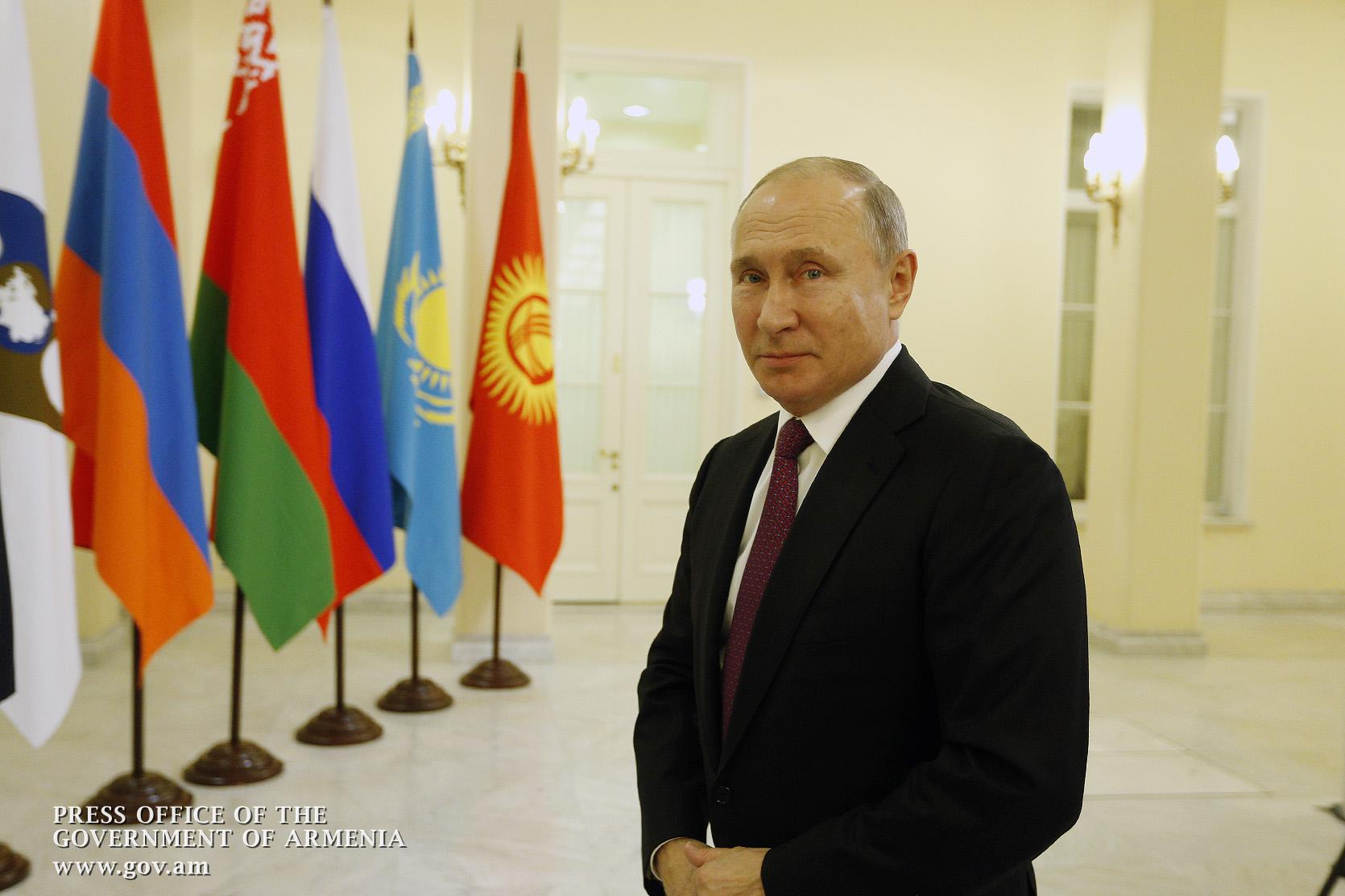 Путин назвал происходящее в Нагорном Карабахе трагедией, за которую он переживает