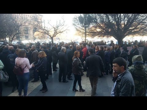 LIVE. Բողոքի ակցիա կառավարության շենքի դիմաց