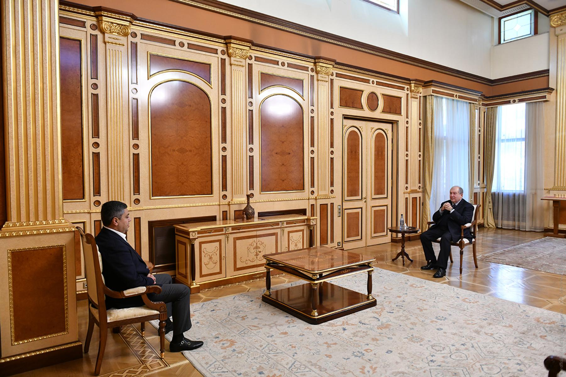 Արմեն Սարգսյանը հանդիպել է «Հայրենիք» կուսակցության նախագահ Արթուր Վանեցյանի հետ