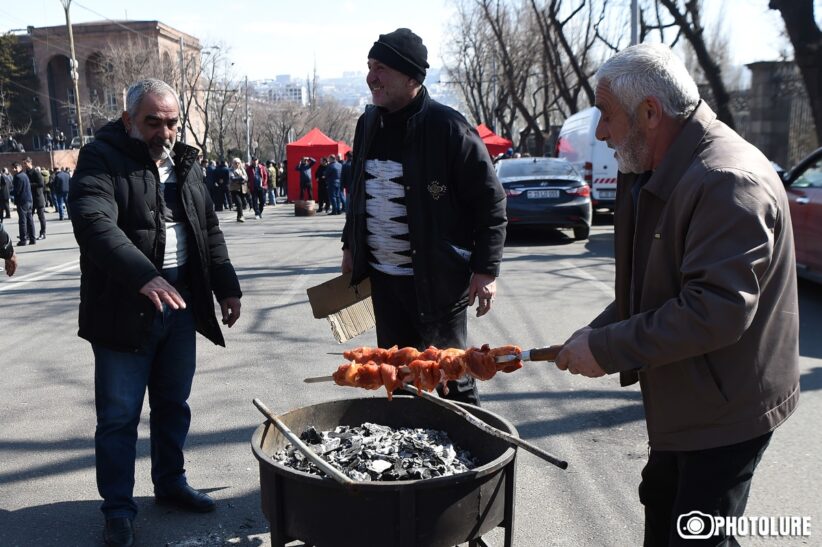 հայրենիքի պաշտպանների ցույց-խորոված