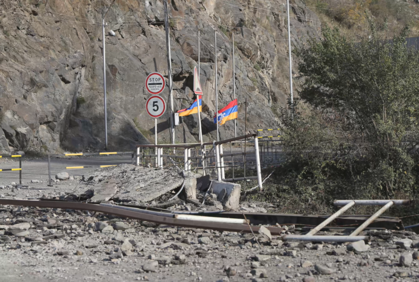 armenia_karabakh_lachin_check_point_flags_photolur