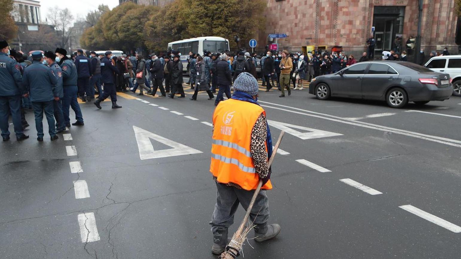 Over 100 Detained During Opposition Rally in Yerevan