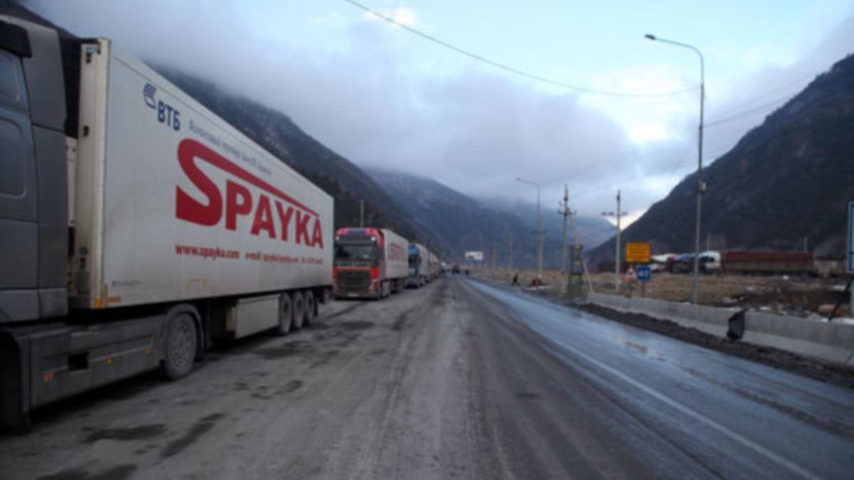 Լարսում 820 բեռնատար է կուտակվել