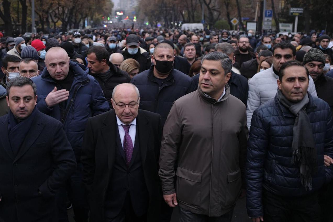 Armenia's Opposition Gives Pashinyan Until Tuesday to Resign
