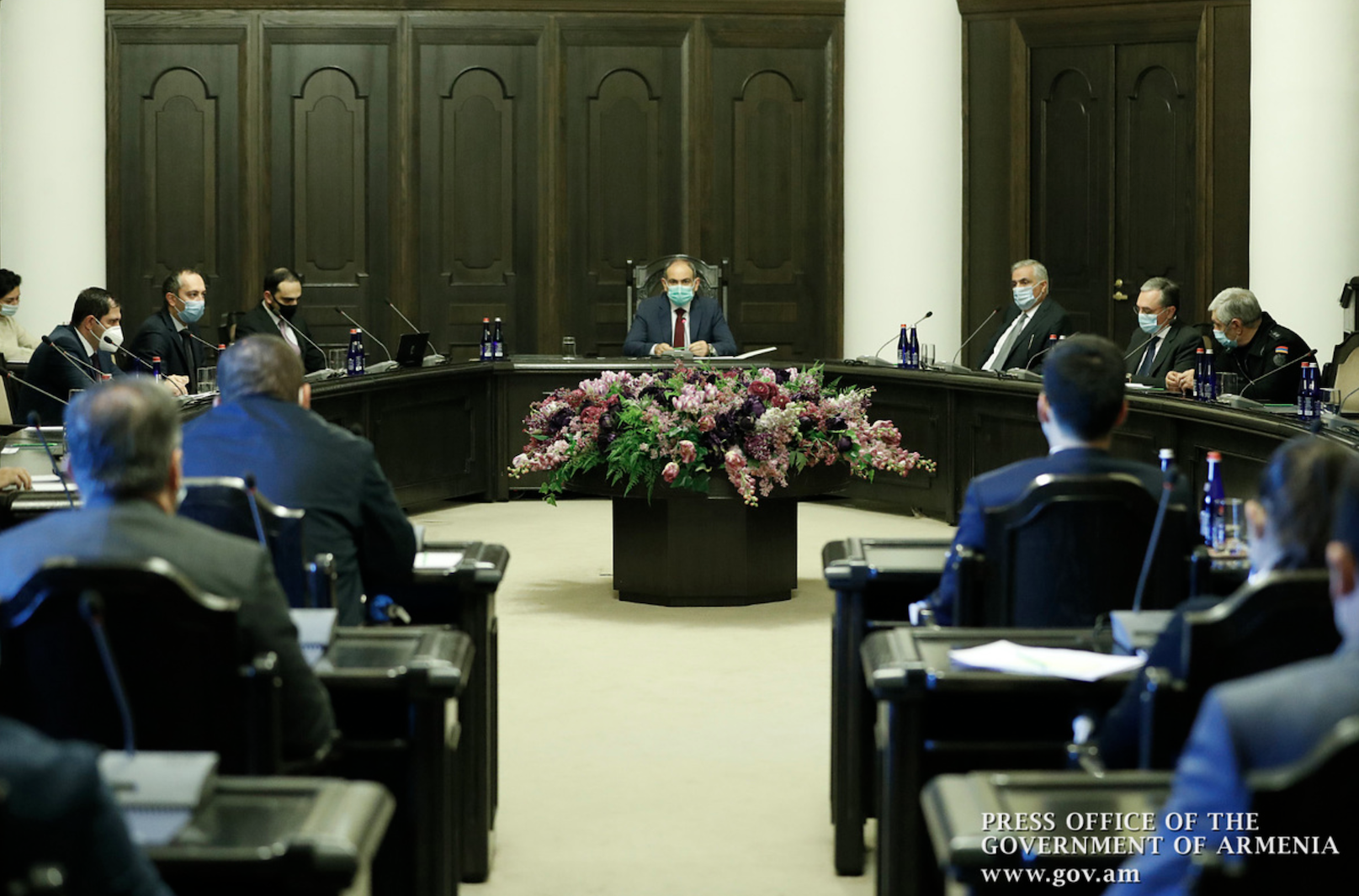 Pashinyan holds meeting with officials, heads of ministries regarding Karabakh refugees