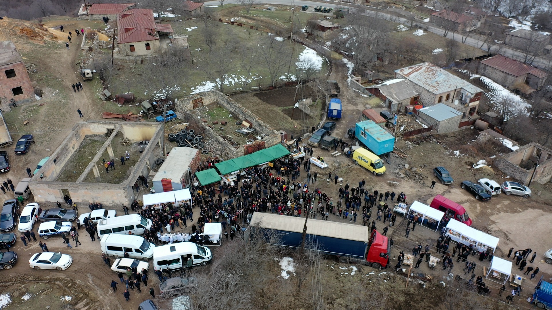 Shurnukh’s Armenians Raise a 30-meter Flagpole in the Face of the Azerbaijani Army