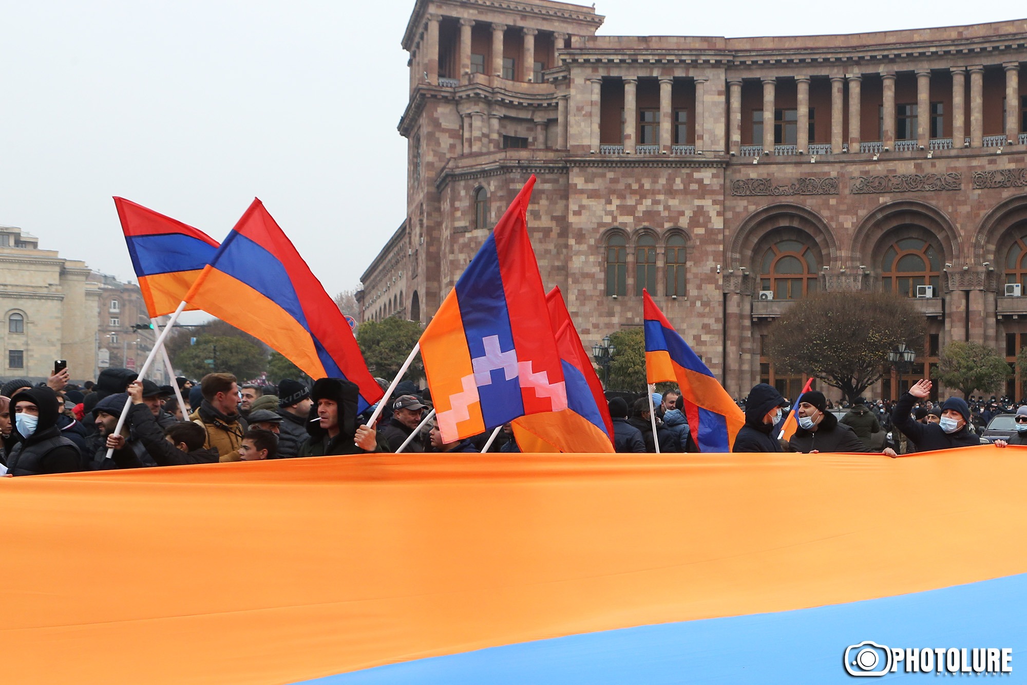 Most Armenians think country heading in wrong direction, new poll says