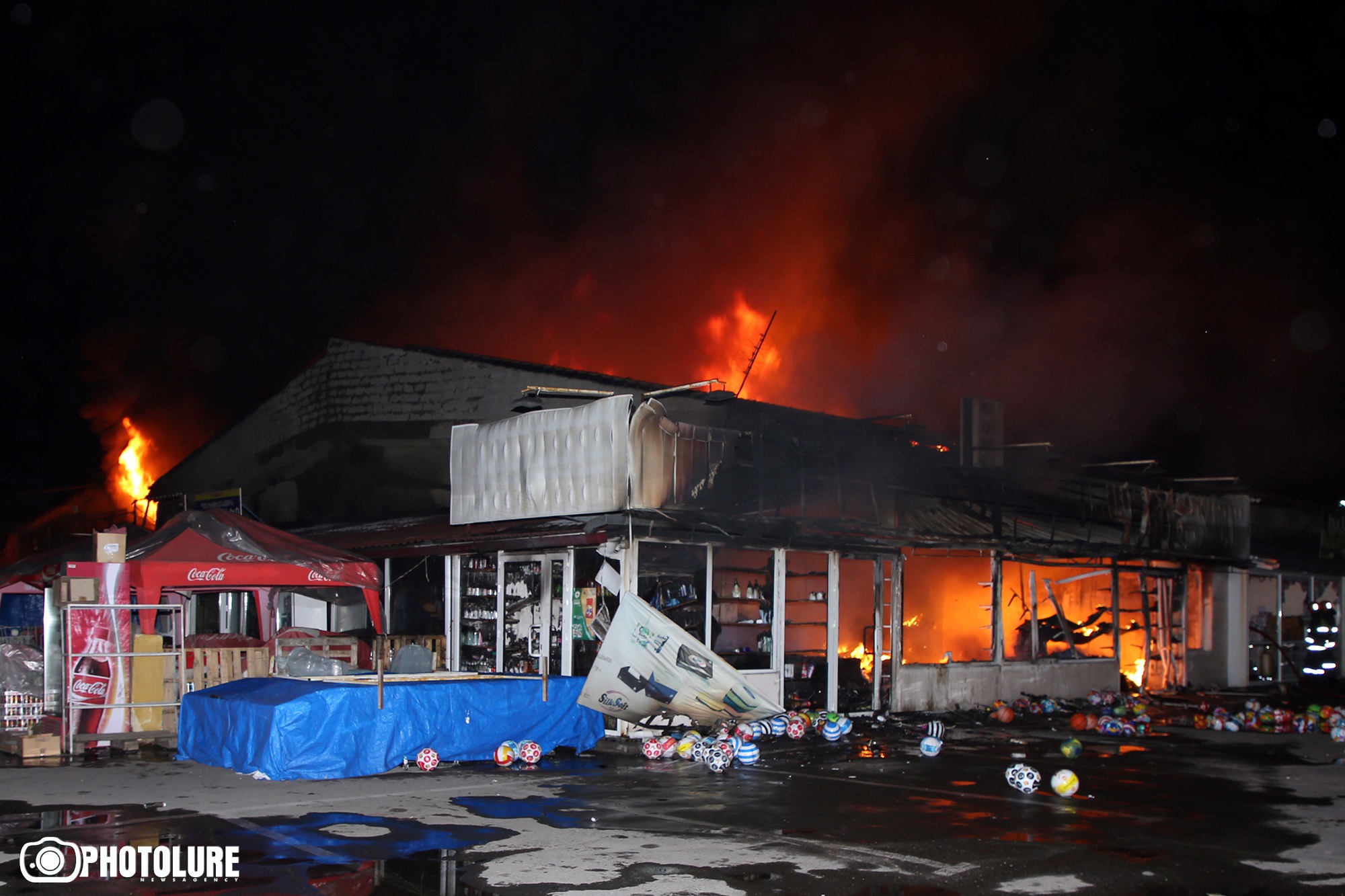 Գիշերը «Սուրմալու» առևտրի կենտրոնում հրդեհ է բռնկվել, այրվել է մոտ 2000 քմ տարածք