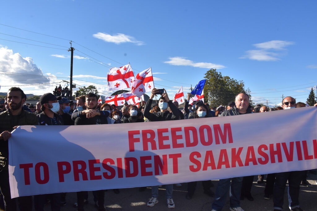 «Ազատություն Միշային»․ Սաակաշվիլիի կողմնակիցները բողոքի ցույց են արել բանտի դիմաց