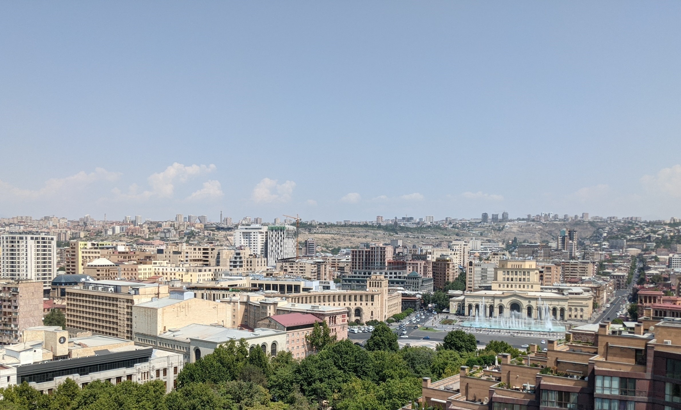 Երևանում առքուվաճառքի գործարքները նվազում են, բնակարանի քառակուսի մետրի գները՝ աճում