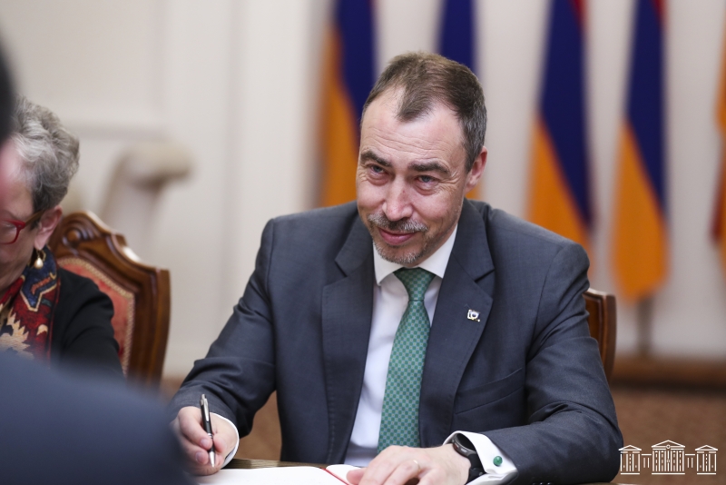 ԵՄ ներկայացուցիչը Երևանում քննարկել է Արցախ մտնող գազատարի և հրադադարի խախտումների հարցերը