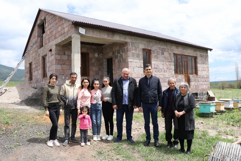 Հողաշեն պատերից՝ քարաշեն նորակառույց