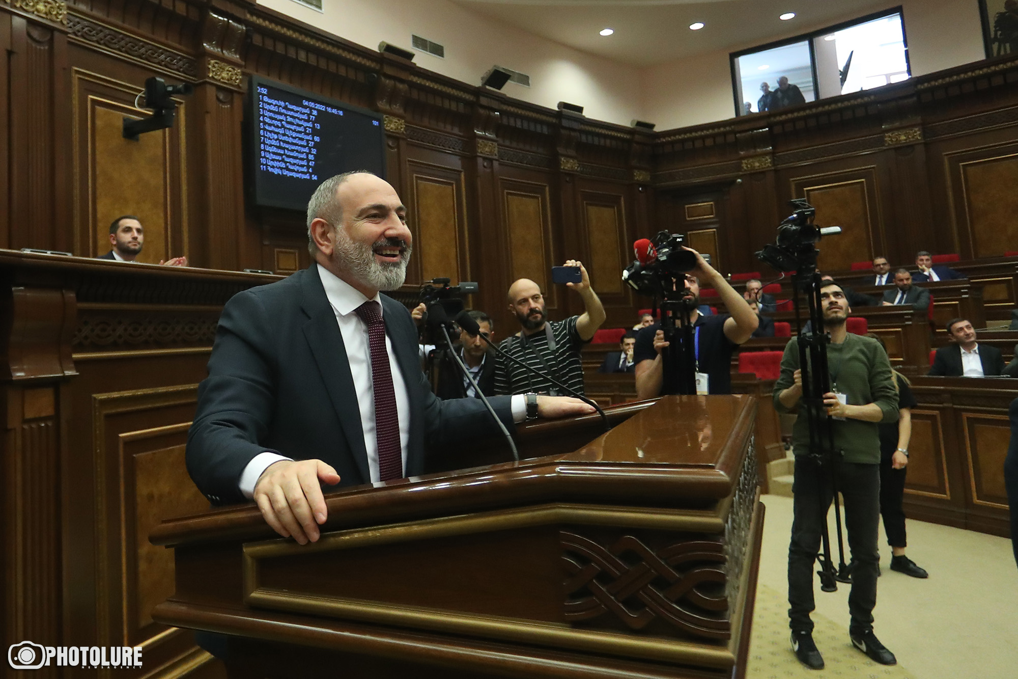 Pashinyan talks POWs, enclaves, Karabakh status in parliament speech