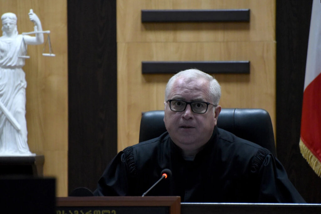 Վրաստանում դատավորը ԱՄՆ դեսպանատանը մեղադրում է գործերին միջամտելու մեջ 