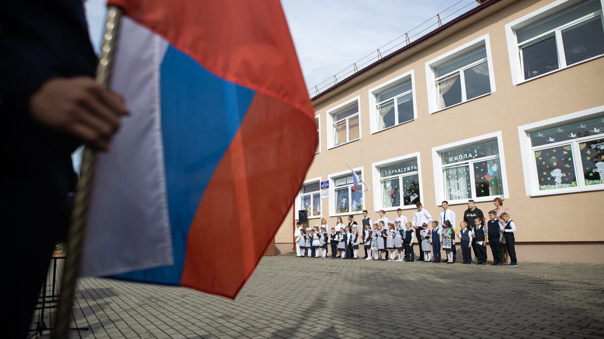Ռուսական դպրոցները Հայաստանում․ ինչ են ասում թվերը, պաշտոնյաները և օրենքը