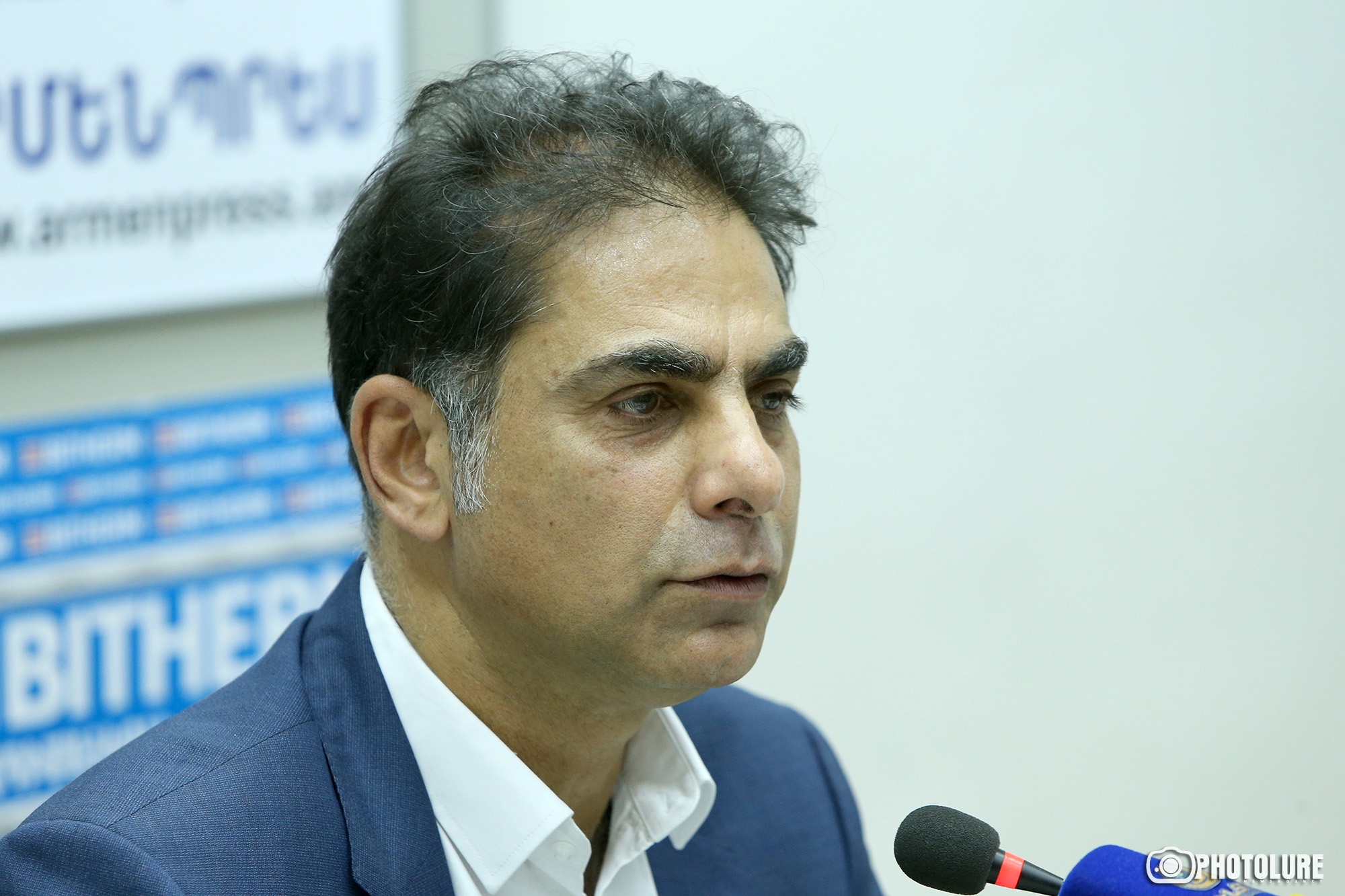 Armenia confirms ban on prominent diaspora leader