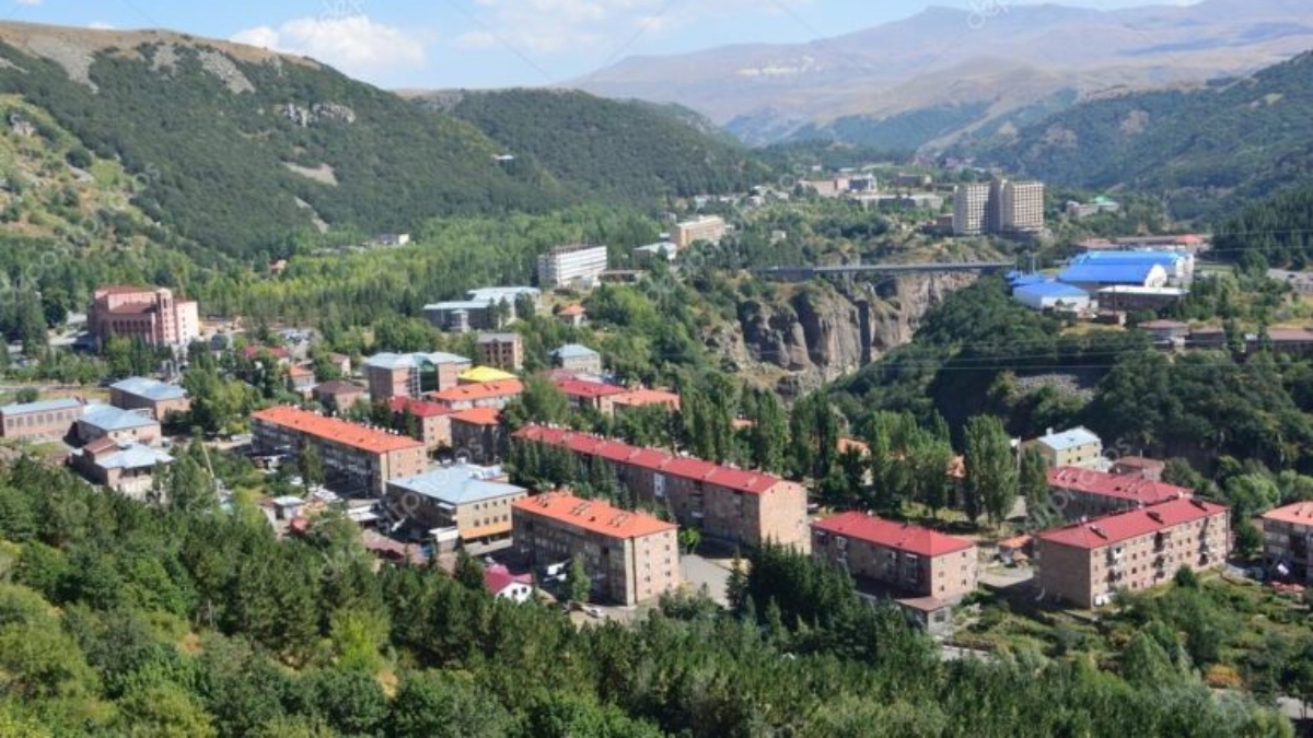 Intensive shelling on Jermuk, Verin Shorzha continues, Armenia says