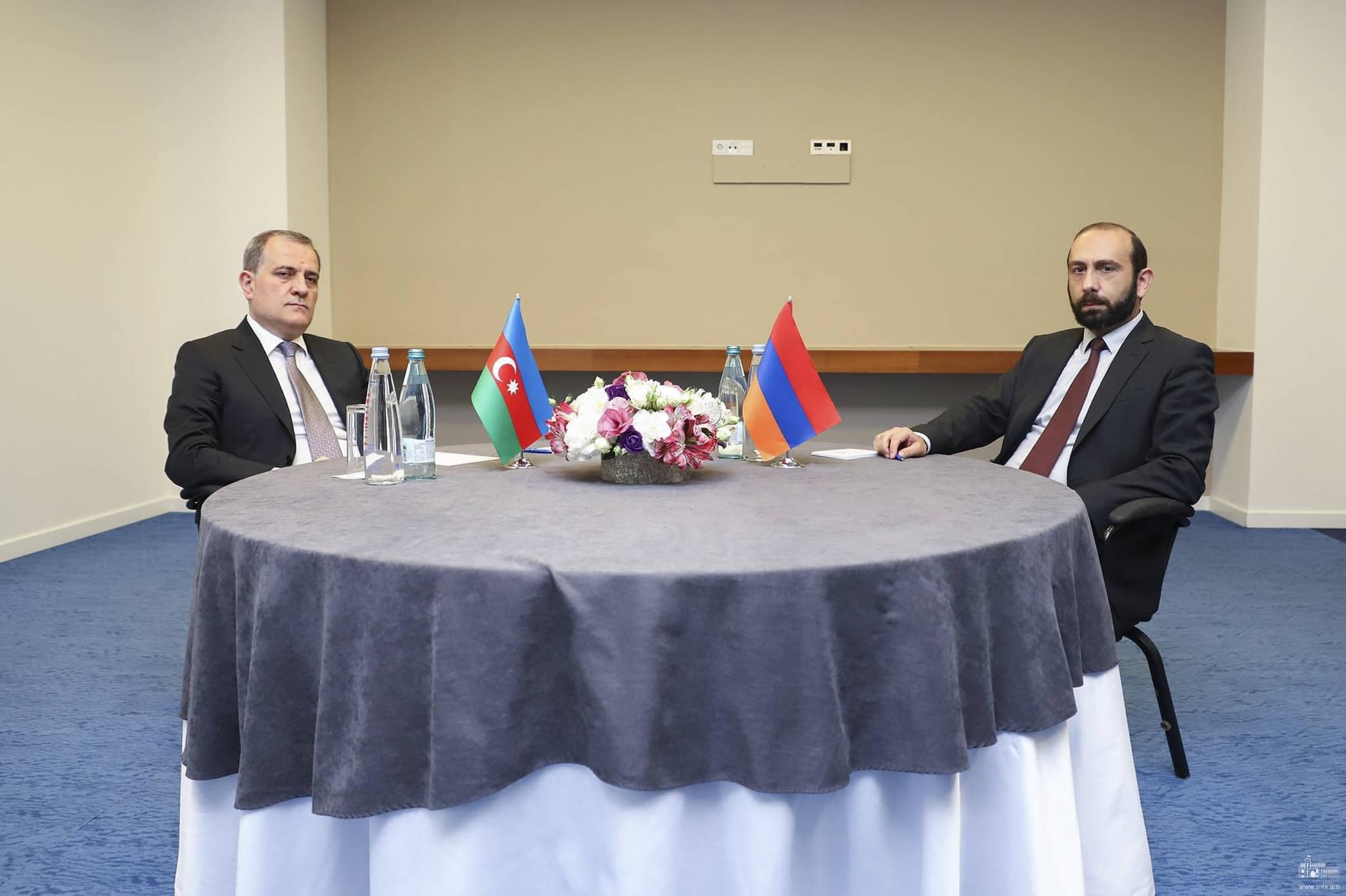 Mirzoyan, Bayramov launch peace treaty talks in Geneva