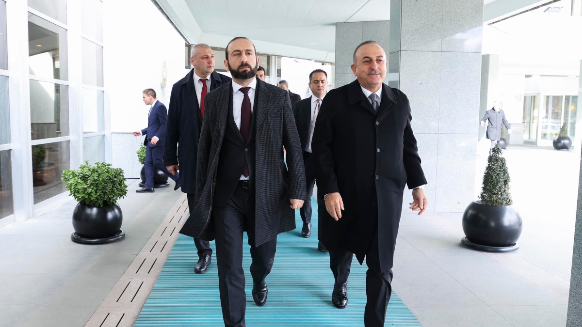 Armenia, Turkey agree to take steps to facilitate border opening at historic meeting