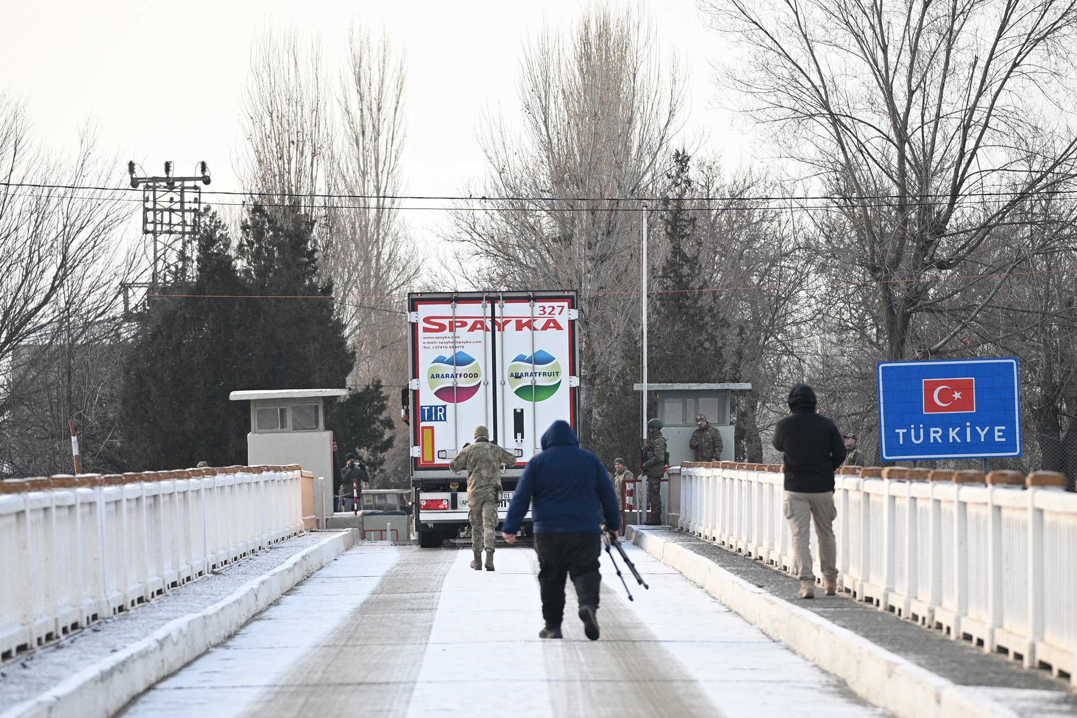 Mirzoyan heads to Turkey as Armenia sends second batch of aid