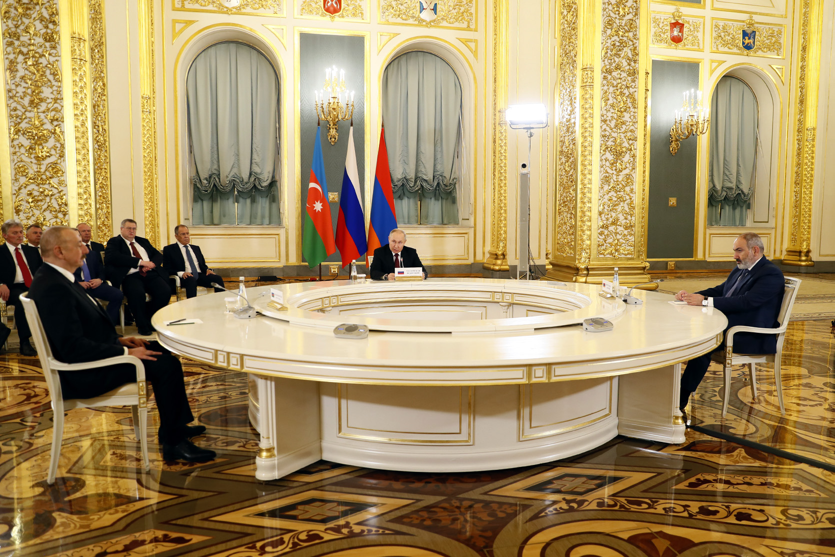 Latest Armenia-Azerbaijan peace talks end in Moscow without progress