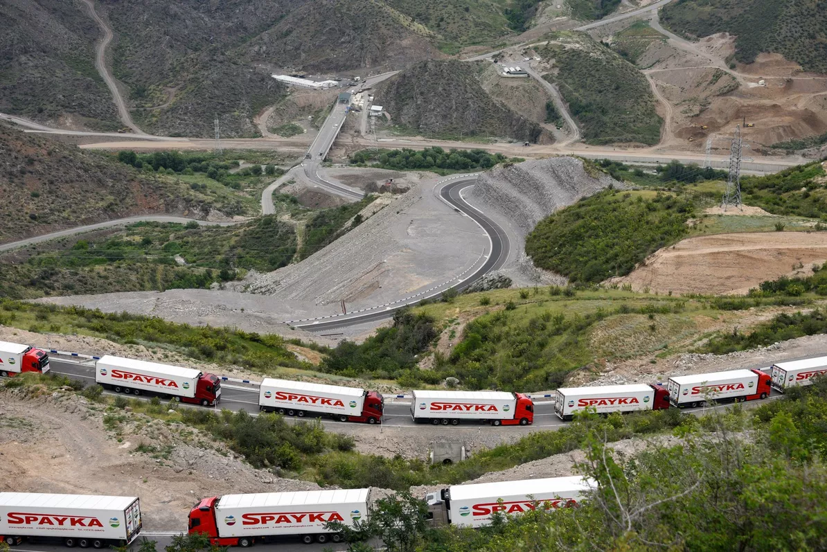 Արցախն ընդունել է Լաչինով և Աղդամով բեռների միաժամանակյա տեղափոխման առաջարկը