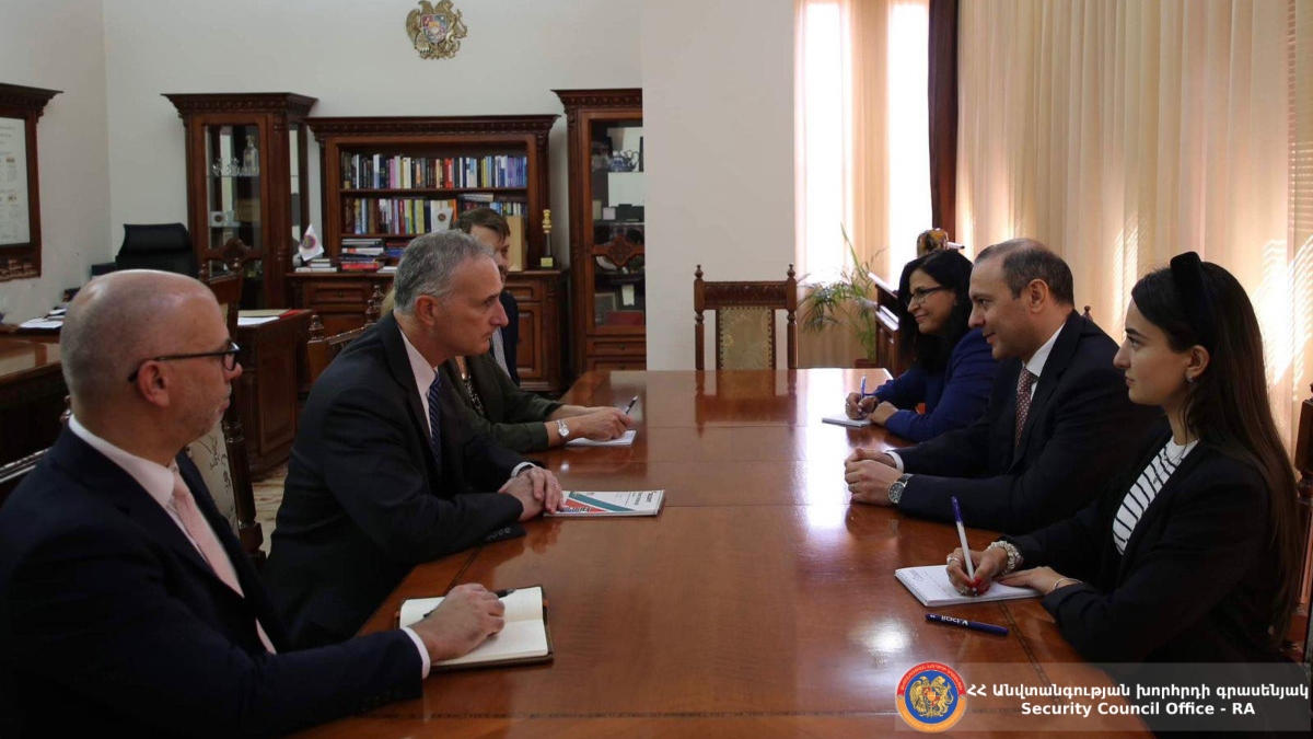 Արմեն Գրիգորյանն ու Լուի Բոնոն քննարկել են ԼՂ-ի շուրջ ստեղծված իրավիճակը