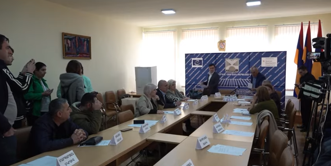 Ալավերդու ավագանին անվստահություն հայտնեց քաղաքապետ Արկադի Թամազյանին