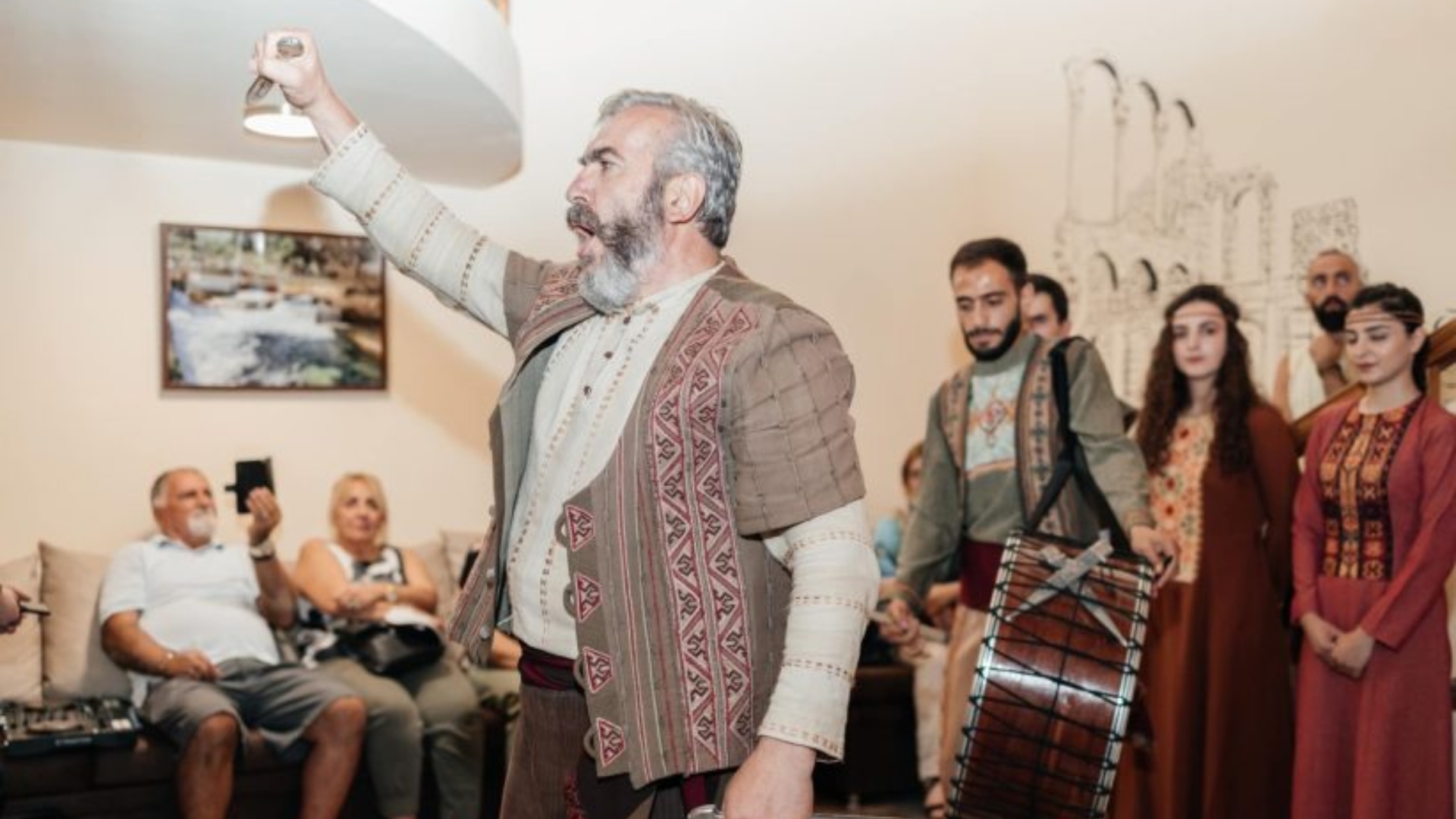 Գագիկ Գինոսյան․ հազարավոր մարդկանց ուսուցիչն ու հայկական պարը բեմից իջեցնողը