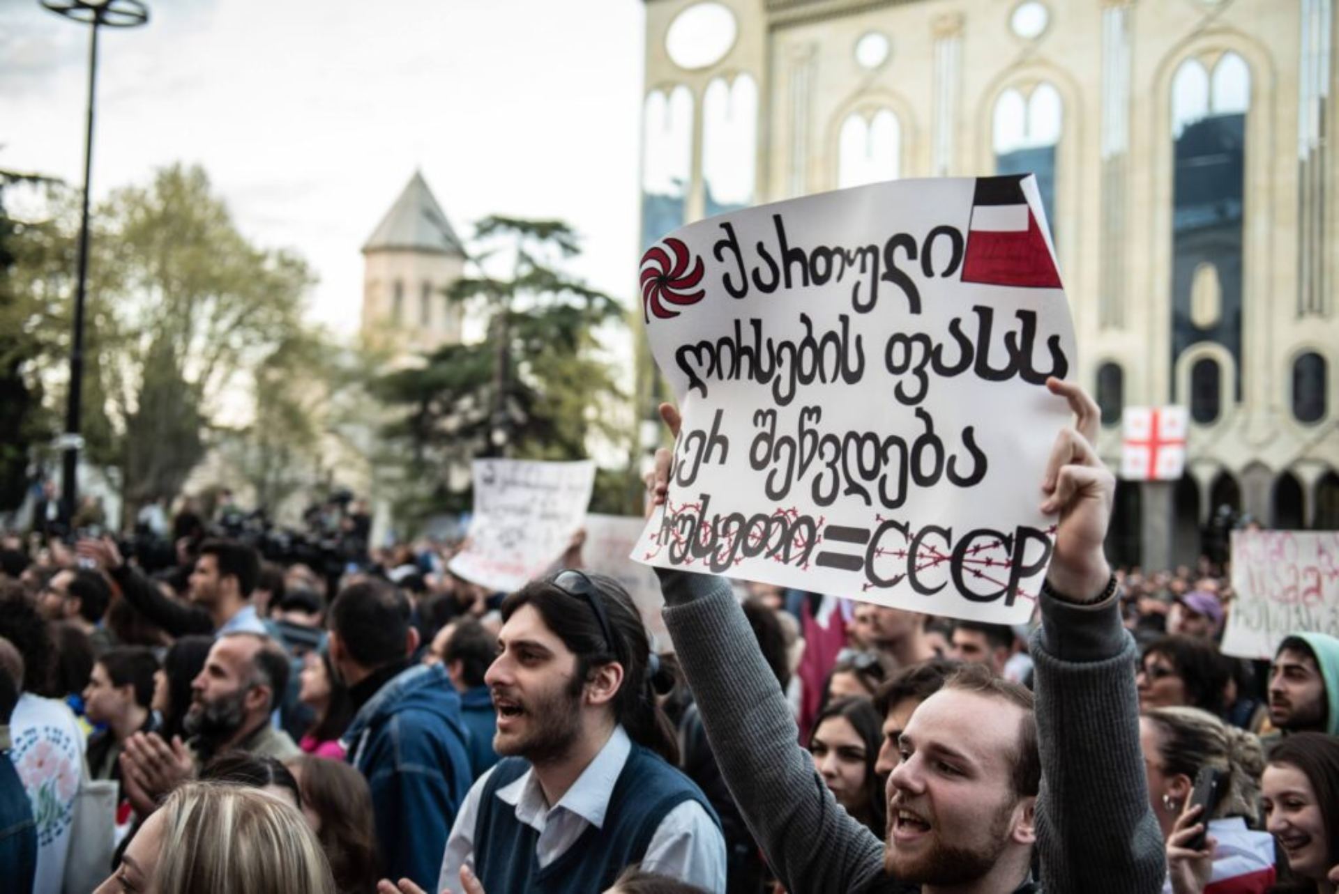 Բողոքի բուռն ցույցեր Վրաստանում․ խորհրդարանական հանձնաժողովը հավանություն տվեց «ռուսական օրենքին»