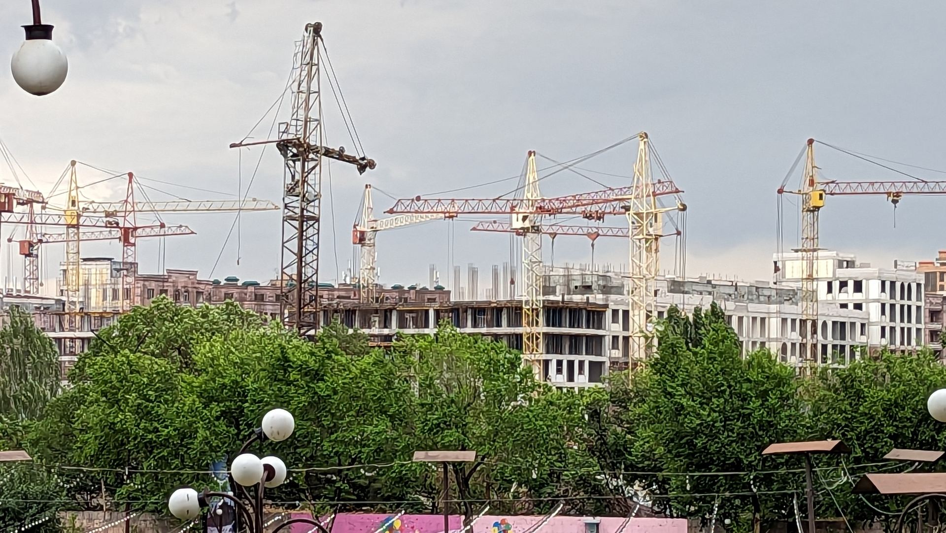 Երևանում բնակարանների գներն աճում են, առքուվաճառքի գործարքները՝ ավելանում
