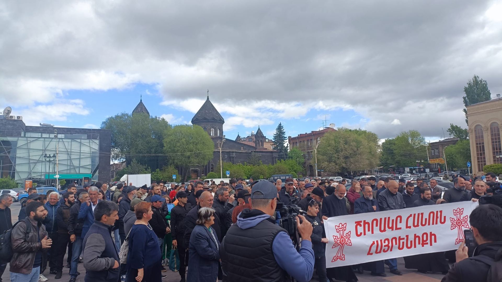 Anti-government protests grow in Armenia amid border deal with Azerbaijan