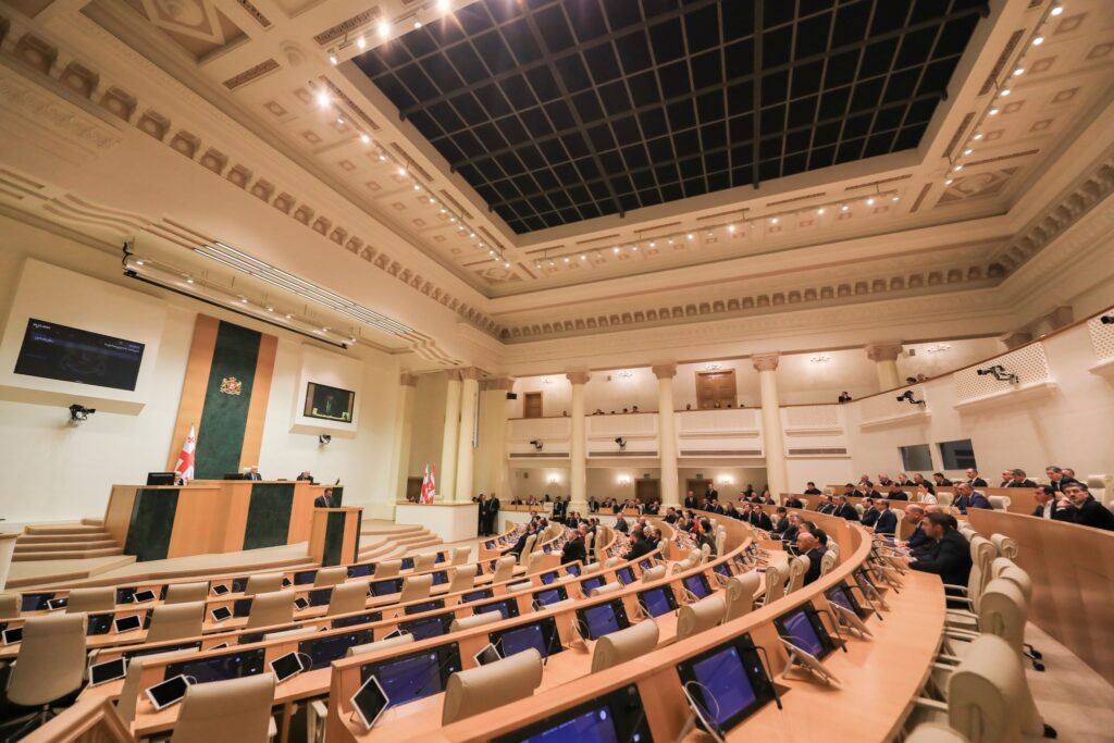 Վրաստանի խորհրդարանն առանց ընդդիմության նախագահական ընտրությունների օր է նշանակել