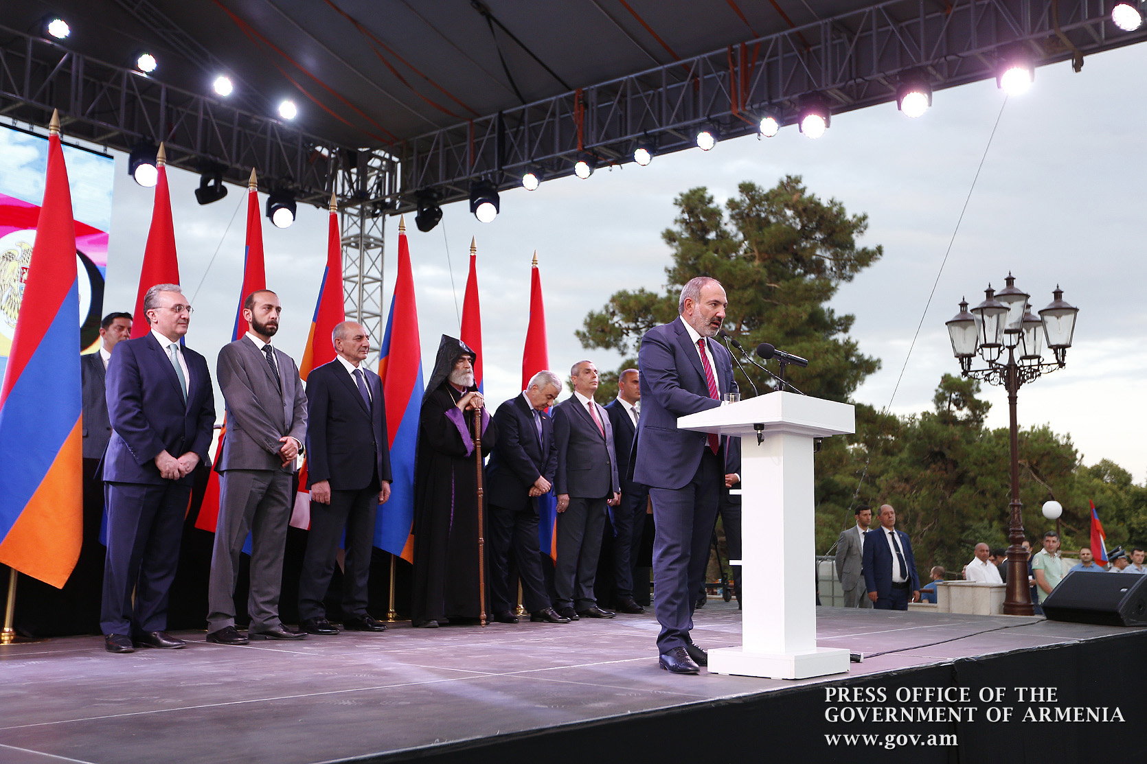Հինգ տարի անց, պարզվում է, չի կարելի լեզվին տալ