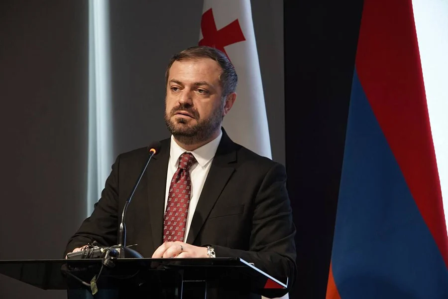 Ալկոհոլով բեռնված 52 մեքենա անցել է վրացական սահմանը․ Պապոյան