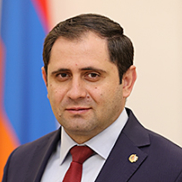 Сурен Папикян